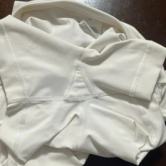 Lululemon women’s skirt - Picture 6 of 6